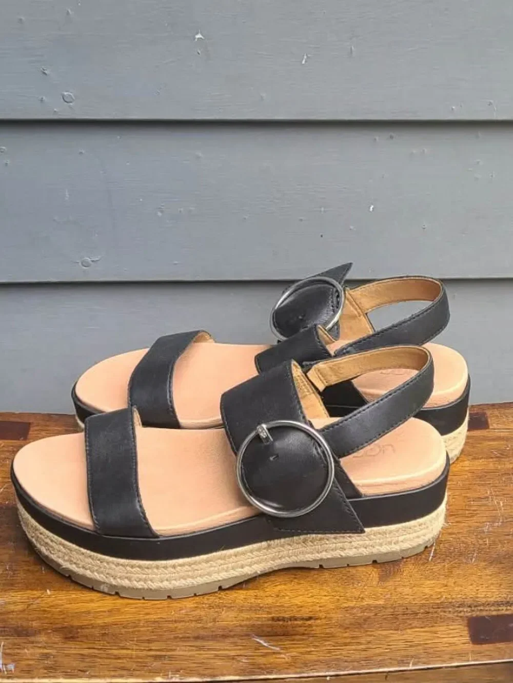 UGG April Black Leather Espadrille Sandals size 7